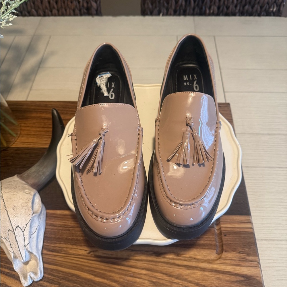 Womens Mix #6  Tan Loafers